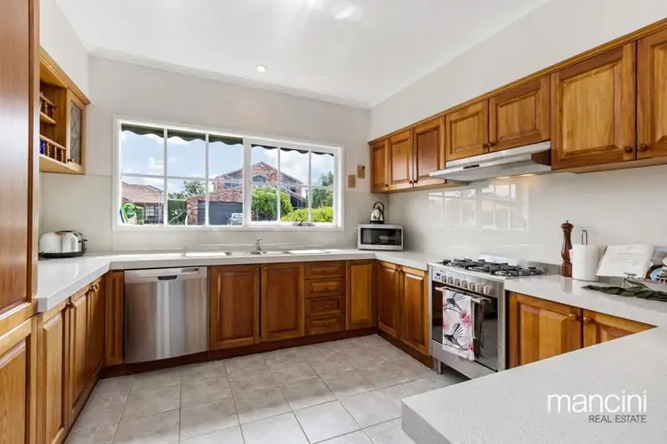 2 Emery Court, Altona VIC 3018