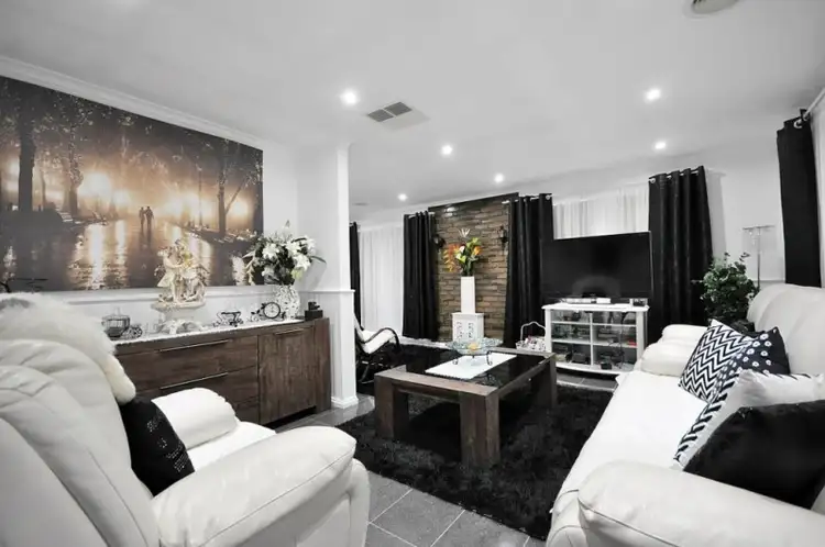 50 Rossiter Avenue, Roxburgh Park VIC 3064