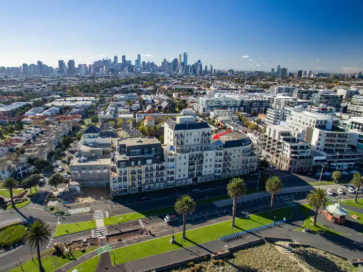 702/89 Beach Street, Port Melbourne VIC 3207
