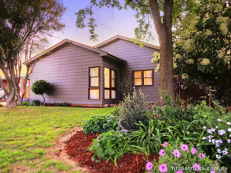 4 Inglis Street, Lake Albert NSW 2650