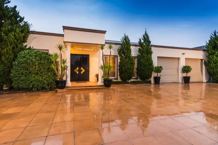 Second view of Homely house listing, 10 Waterloo Court, Hoppers Crossing VIC 3029