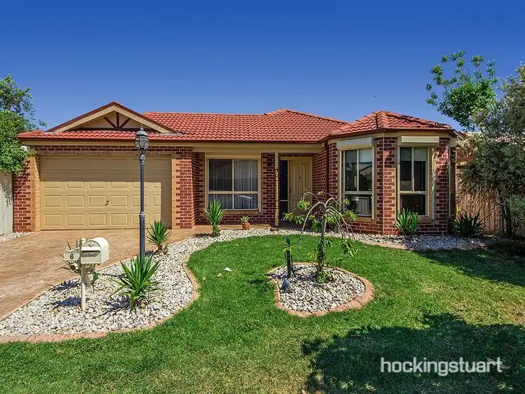 6 Yendon Close, Caroline Springs VIC 3023