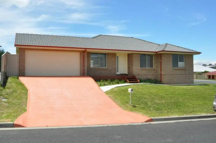 1 French Smith Place, Bathurst NSW 2795