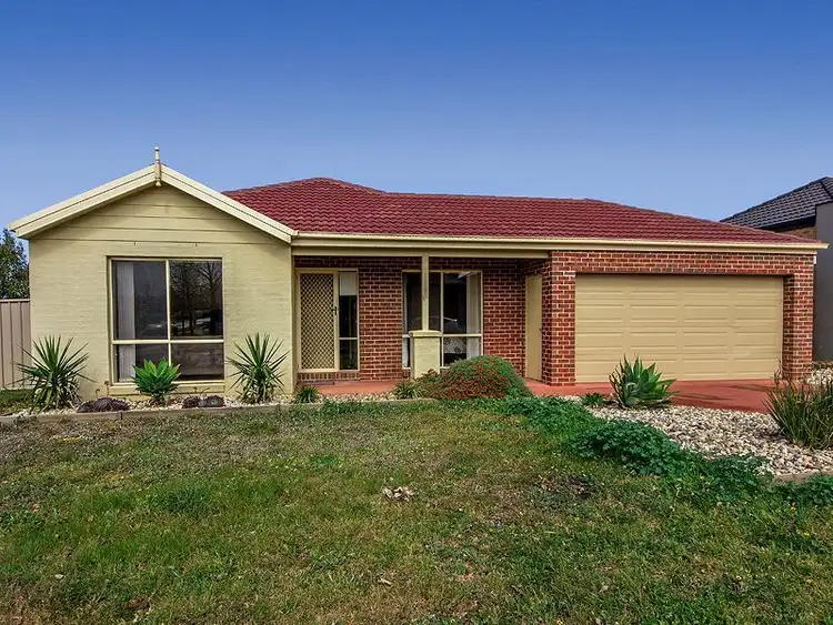5 Duneira Grove, Caroline Springs VIC 3023