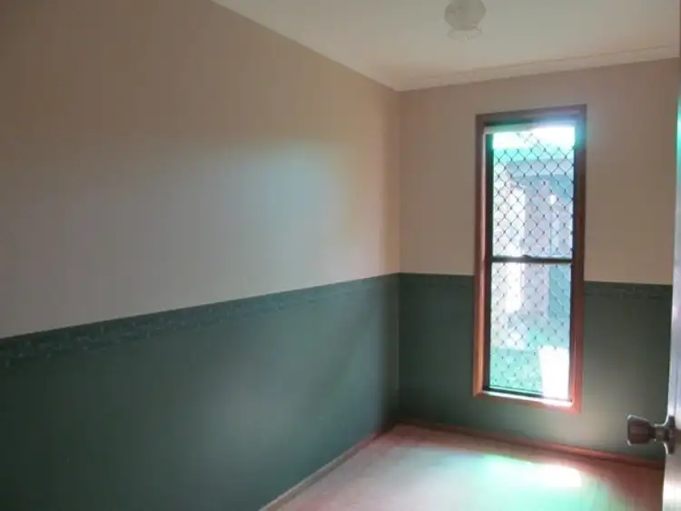 Sixth view of Homely house listing, 8 Gilbert Place, Emerald QLD 4720