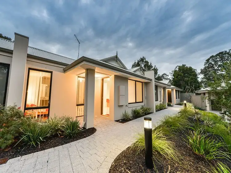 8/6 Strelitzia Avenue, Forrestfield WA 6058