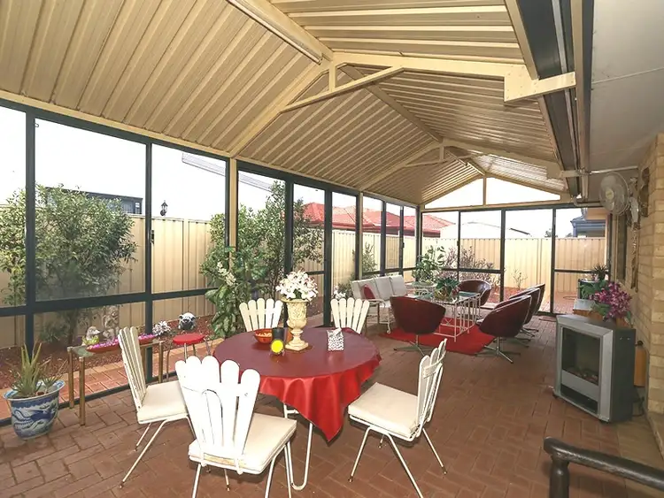 5 Jordan Place, Wattle Grove WA 6107