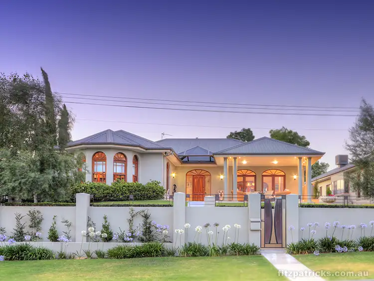 12c Lakeside Drive, Lake Albert NSW 2650