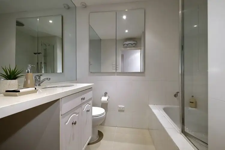 Sixth view of Homely apartment listing, 2/10 Osborne Avenue, Glen Iris VIC 3146