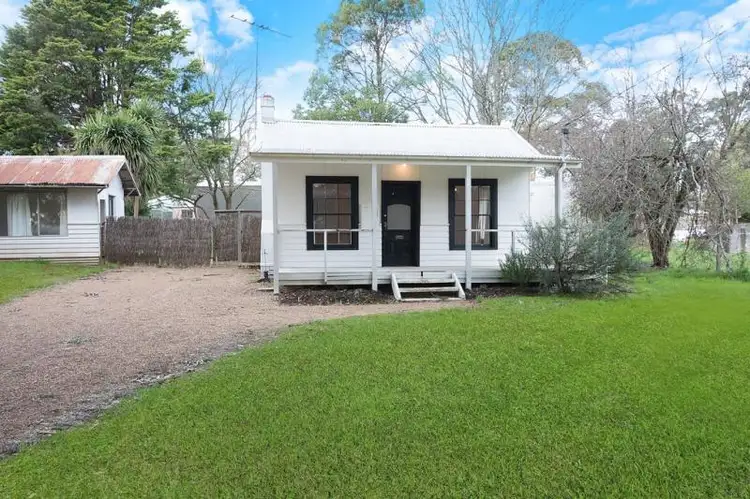 16 Robertson Road, Kinglake VIC 3763