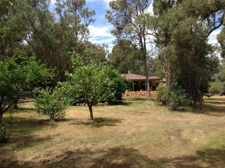 1725 Coolgardie Street, Mundaring WA 6073