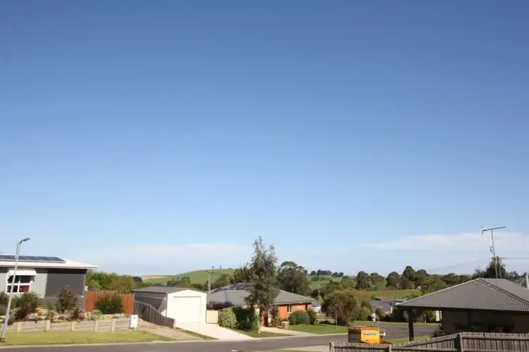 Fifth view of Homely house listing, 3. Dowel Court, Korumburra VIC 3950