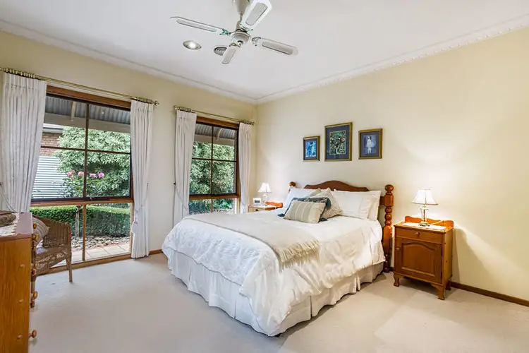 Fifth view of Homely house listing, 15 Oates Court, Taylors Lakes VIC 3038