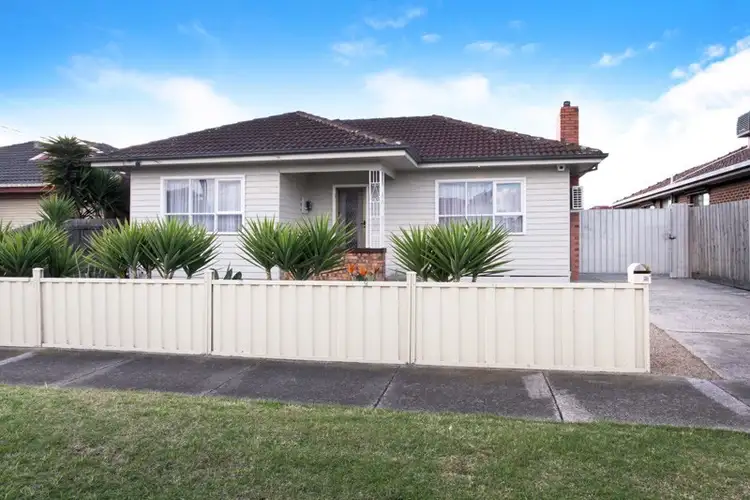 34 Sandford Avenue, Sunshine North VIC 3020