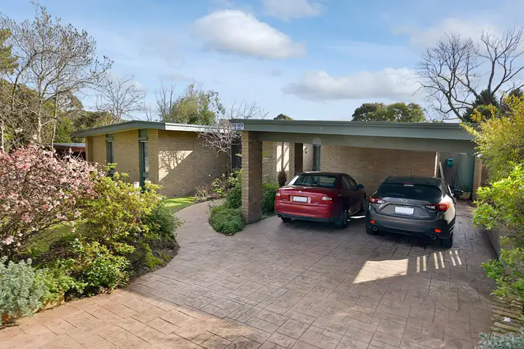 18 Sheringham Drive, Wheelers Hill VIC 3150