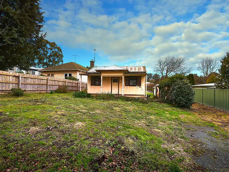 27 Victoria Avenue, Monbulk VIC 3793
