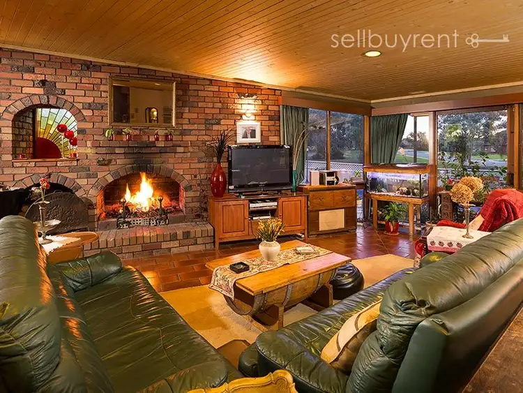 Second view of Homely house listing, 6 BUNTZ COURT, Wodonga VIC 3690