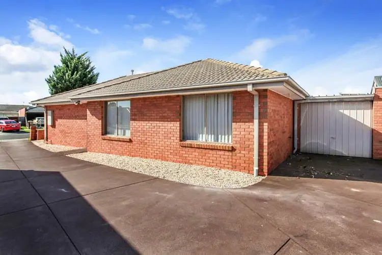 1/66 Meadowbank Drive, Sunshine North VIC 3020