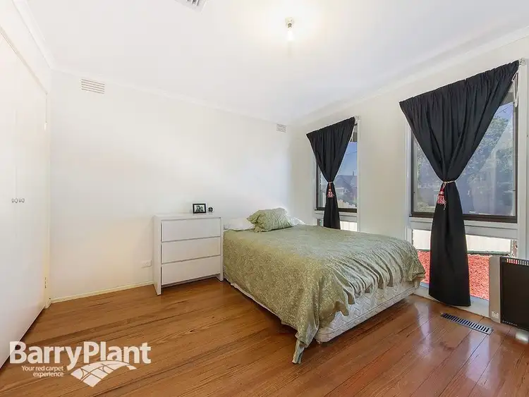 Seventh view of Homely house listing, 6 Tullaroop Court, St Albans VIC 3021