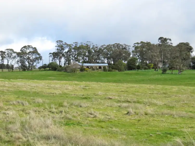 786 Brays Road, Ross Creek VIC 3351