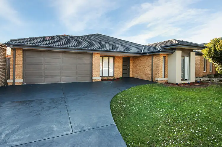 18 Fanfare Close, Berwick VIC 3806