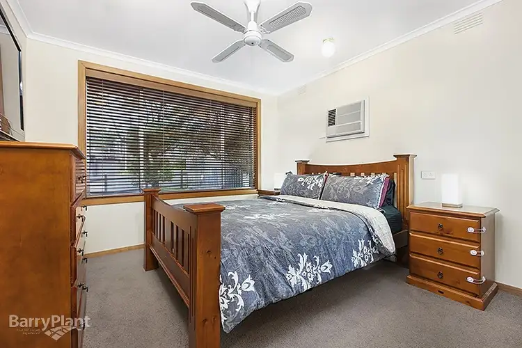 Fifth view of Homely house listing, 2 Islay Court, Mount Waverley VIC 3149