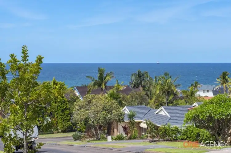 11 Cinnabar Close, Caves Beach NSW 2281