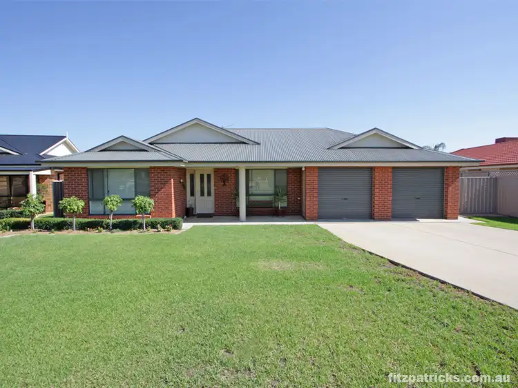 54 Paldi Crescent, Glenfield Park NSW 2650
