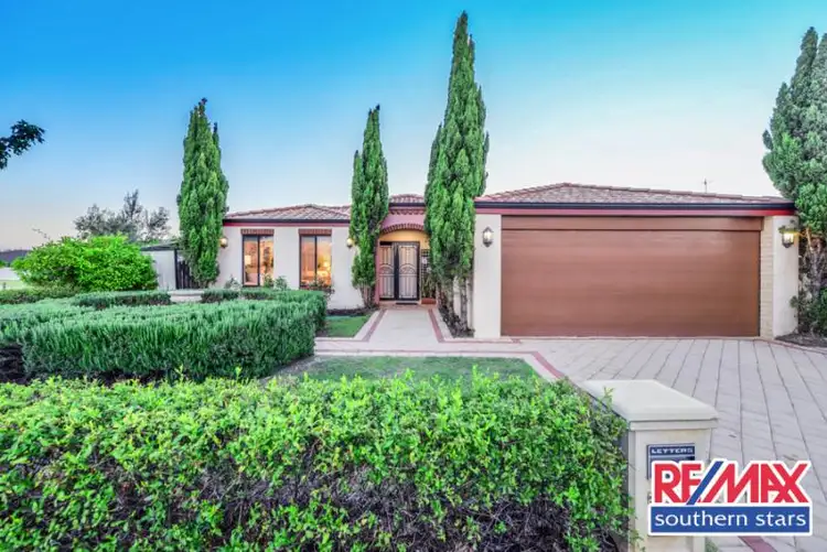 18 Mary Mackillop Glen, Queens Park WA 6107