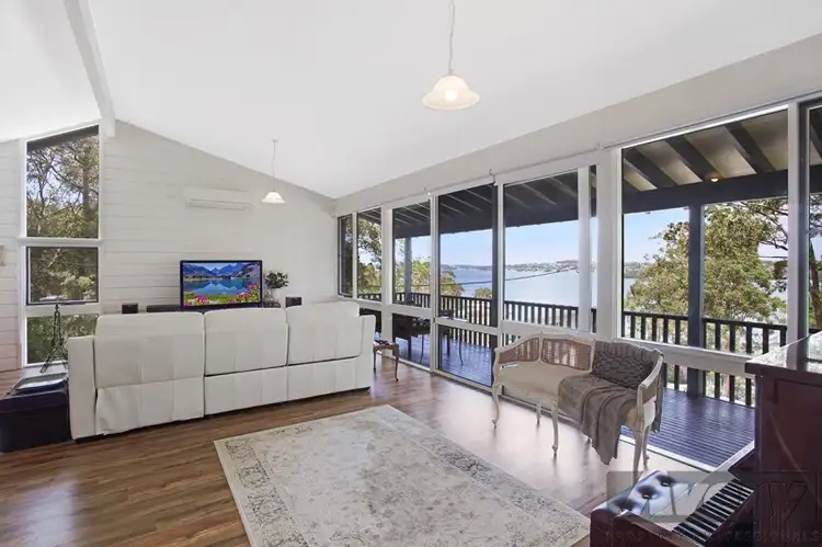 49 Coal Point Road, Coal Point NSW 2283