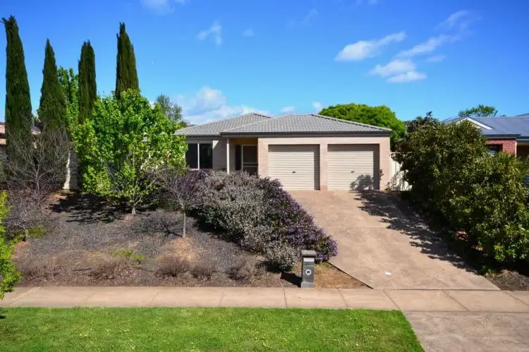 16 Cambridge Drive, Mansfield VIC 3722