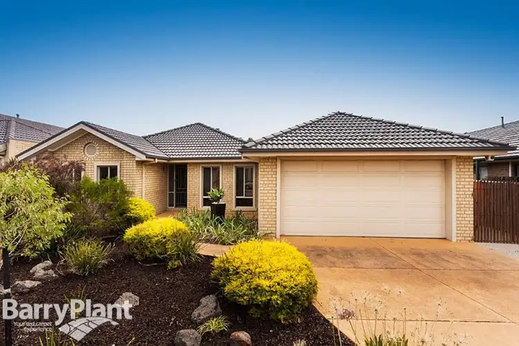 8 Mandalay Court, Sanctuary Lakes VIC 3030