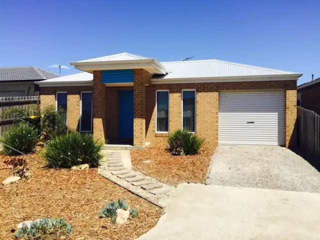 18 Pearl Bay Passage, St Leonards VIC 3223