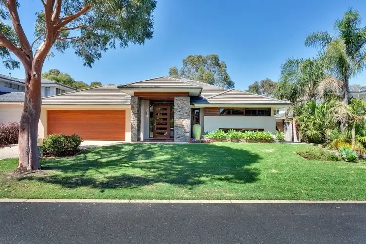 14 Commonwealth Terrace, Sandhurst VIC 3977