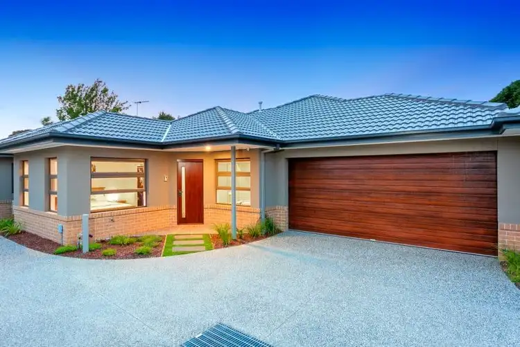 2/17 Pine Road, Bayswater VIC 3153