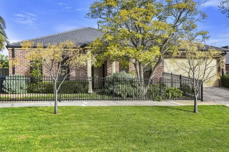 2C Drechsler Street, Flora Hill VIC 3550