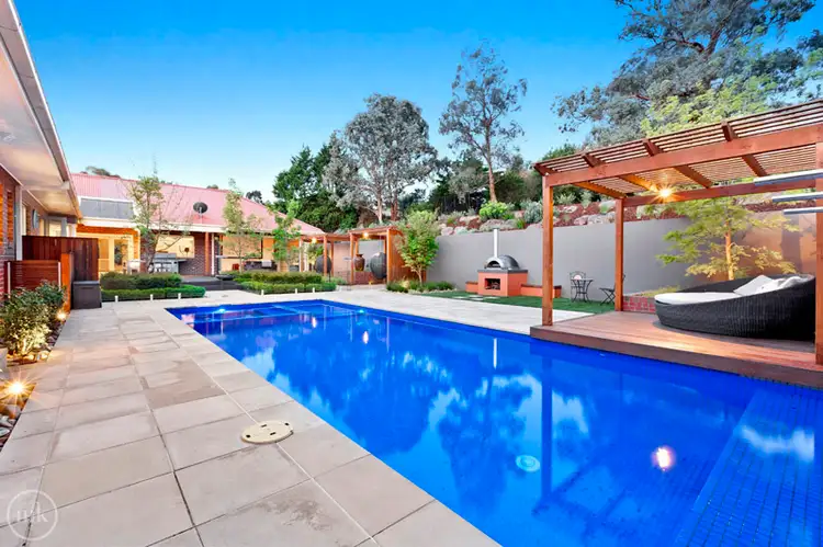16 Lindon Strike Court, Research VIC 3095