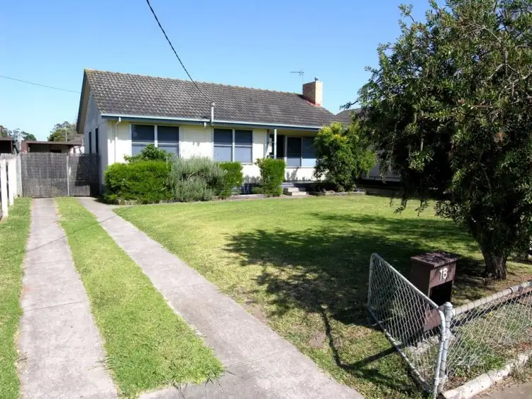 16 Overend Crescent, Sale VIC 3850