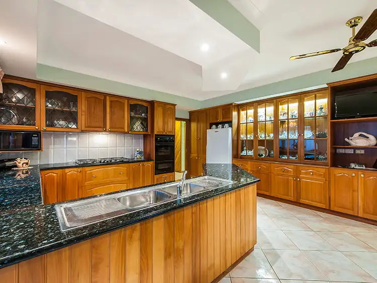 Fifth view of Homely house listing, 18 Templeton Court, Werribee VIC 3030
