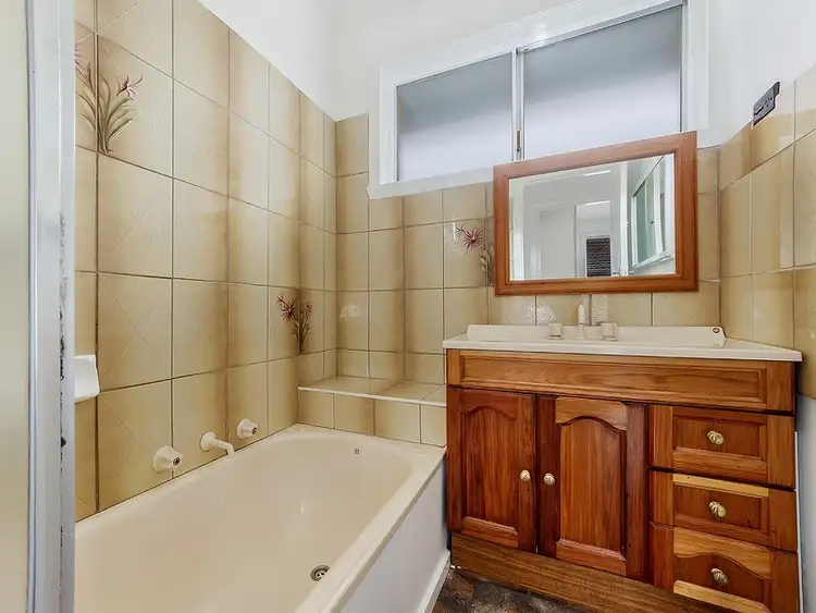 Fifth view of Homely house listing, 7 Burns Avenue, St Albans VIC 3021