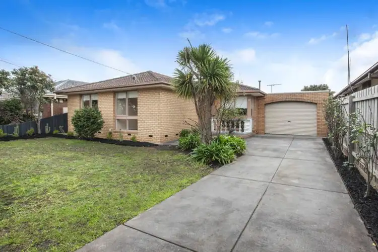 34 Cassandra Drive, Gladstone Park VIC 3043