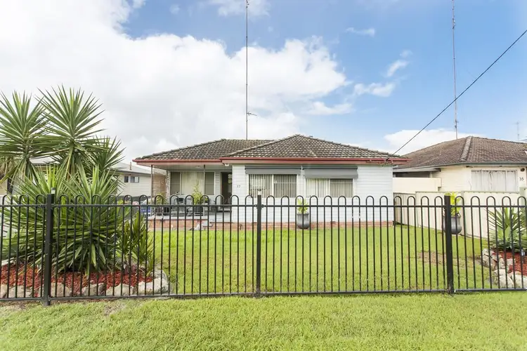 37 Redbill Drive, Woodberry NSW 2322