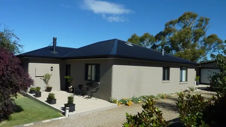6 Mackay Street