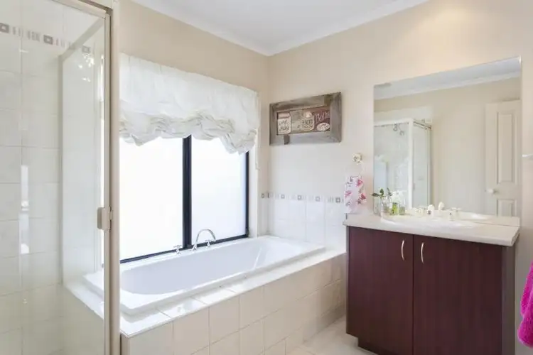 Sixth view of Homely house listing, 6 Ombana Court, Ascot VIC 3551
