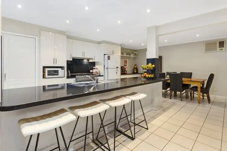 32 Tullimbar Circuit, Vermont South VIC 3133