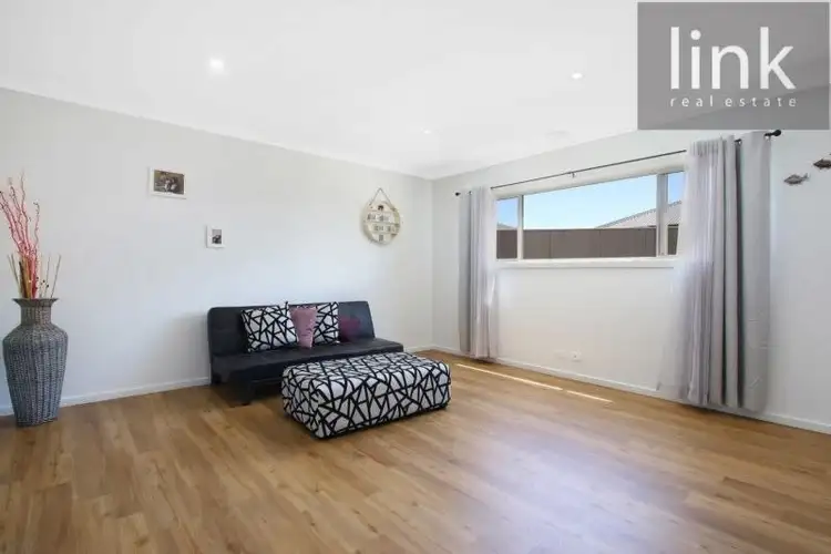 Fifth view of Homely house listing, 7 Oxley Way, Lavington NSW 2641