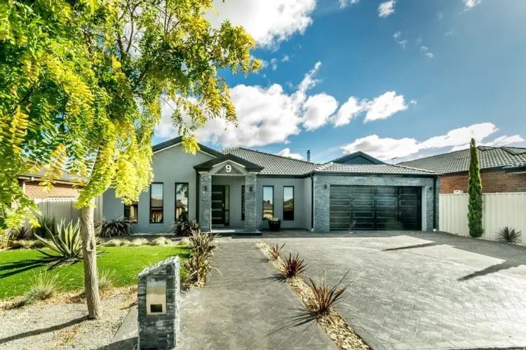 9 Benmore Court, Taylors Hill VIC 3037