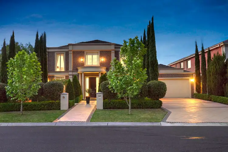 7 Plenty Close, Taylors Lakes VIC 3038