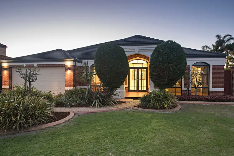 35 Meadowbank Gardens, Hillarys WA 6025