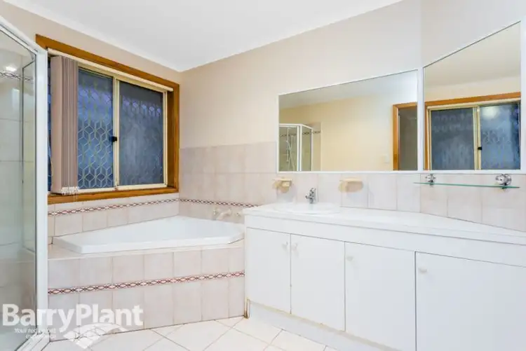 Sixth view of Homely house listing, 4 Brennan Court, Altona Meadows VIC 3028
